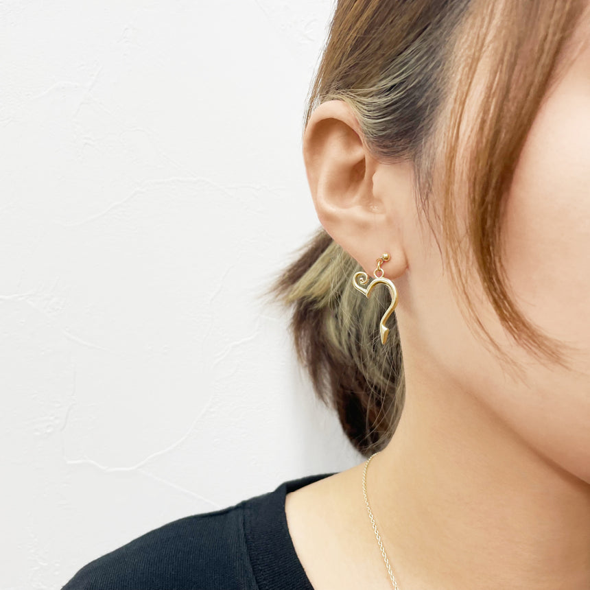 h LOGO PIERCED EARRINGS